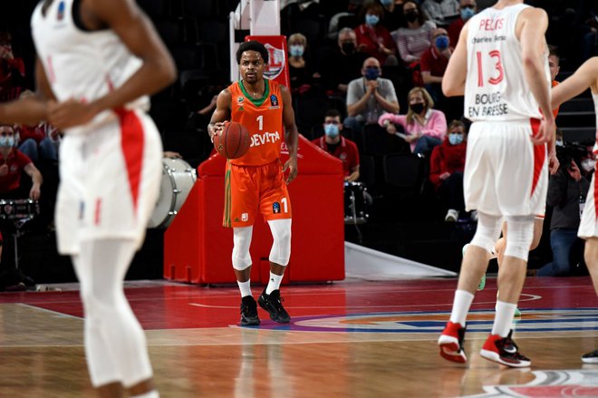 Yogi Ferrell je bil najučinkovitejši v stožiški zasedbi, a je kot organizator igre zbral le dve asistenci in izgubil pet žog. FOTO: Cedevita Olimpija
