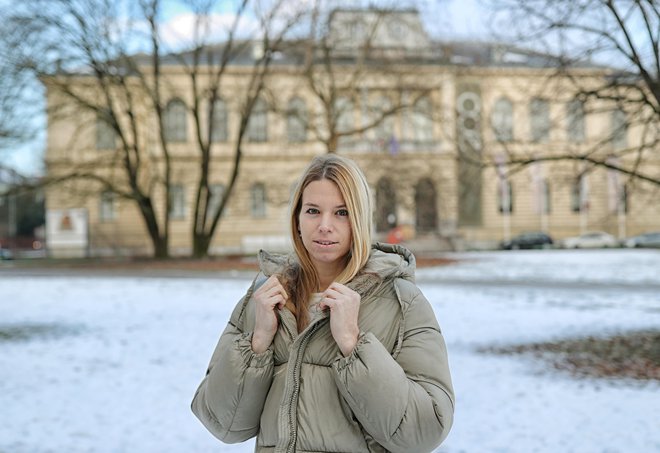 Antropologinja in zgodovinarka Daša Ličen ruši stereotipe o konservativnosti habsburških državnih uradnikov.&nbsp;Na to temo je v sodelovanju s kolegi pripravila mednarodno konferenco z naslovom Habsburški državni uradniki: Onkraj državnega aparat, ki te dni poteka po spletu. FOTO:&nbsp;Blaž Samec/Delo
