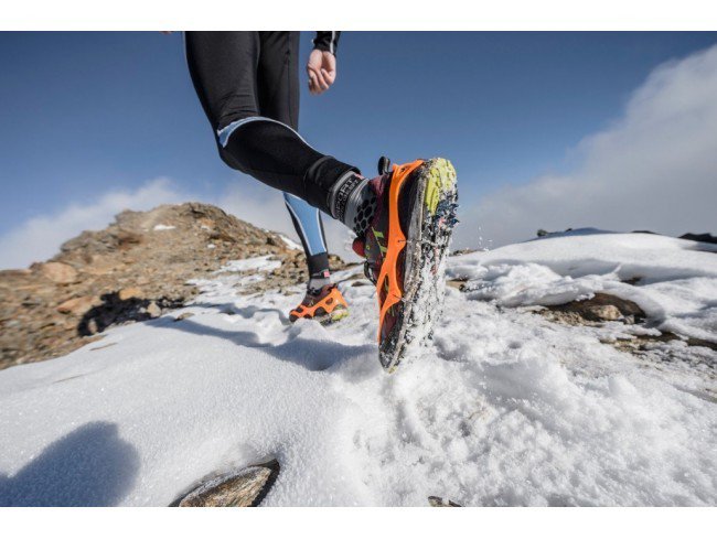 Derezice rabimo za naše trail zimske tekaške copate, ki imajo že precej debel in robusten podplat. FOTO:&nbsp;Arhiv proizvajalca
