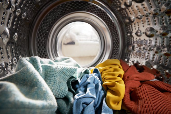 Veliko mojstrov je imunih na javno pranje njihove poklicne nategovalske žehte. FOTO: Shutterstock
