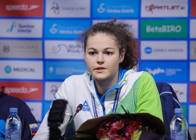 Katja Fain (na fotografiji) je tako kot Martin Bau varovanka Metke Sparavec Malenko, ki je z nagrado za najboljšo trenerko v članski konkurenci poskrbela za ekipni hattrick. FOTO: Jože Suhadolnik/Delo
