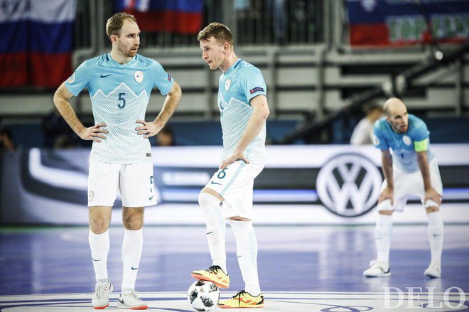 Kristjan Čujec, Denis Totošković in Igor Osredkar se po koncu skupinskega dela evropskega prvenstva niso veselili. FOTO: Uroš Hočevar
