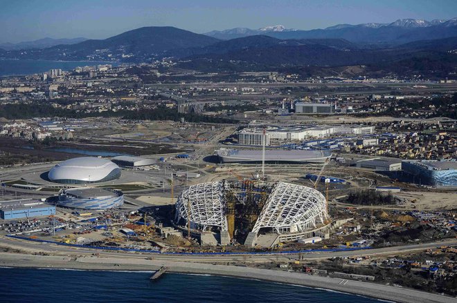 Panoramski pogled na štadion Fišt v Sočiju. FOTO: Nina Zotina/Reuters
