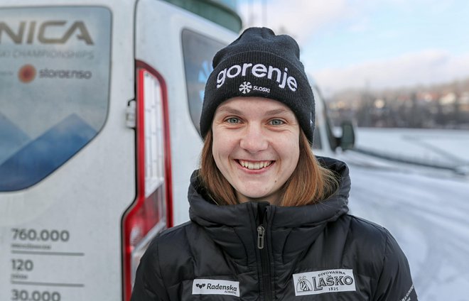 Ema Klinec je lani v Oberstdorfu, kjer se je ovenčala z naslovom svetovne prvakinje, dokazala, da se zna odlično zbrati za nastop na velikem tekmovanju. FOTO: Blaž Samec/Delo
