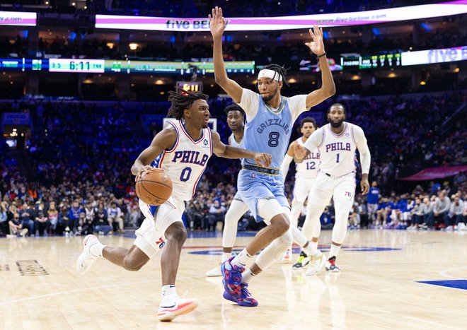 Philadelphia je tudi brez prvega moža Joela Embiida strla Memphis, za katerega je bil nerešeljiva uganka Tyrese Maxey ((desno). FOTO: Bill Streicher/Usa Today Sports
