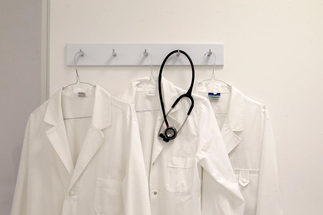 Fides zahteva tudi izstop zdravnikov iz enotnega plačnega sistema. FOTO: Matej Družnik/Delo
