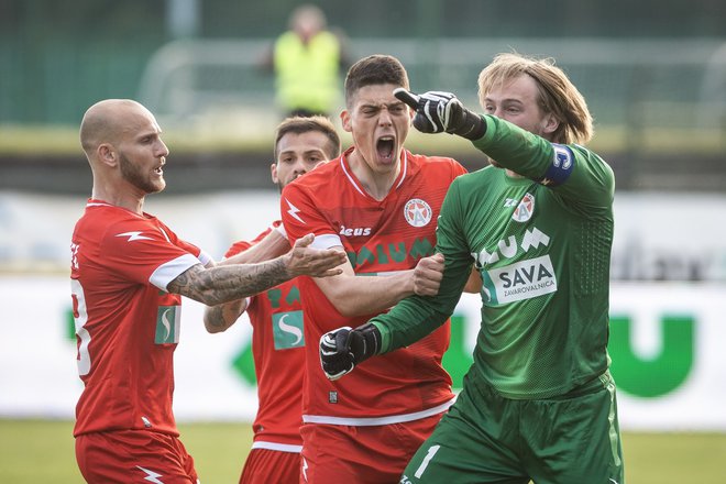 Vratar Luka Janžeković je jeseni izpustil eno samo tekmo in je upodabljal Aluminijevo podobo na nogometnem igrišču: odličen proti najmočnejšim, povprečen prpti enakovrednim.&nbsp; FOTO: Jure Banfi/Sobotainfo
