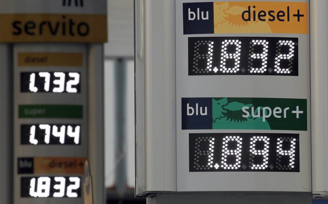 Cene energentov so glavno gonilo inflacije v evrodeželi. FOTO: Alessandro Bianchi/Reuters
