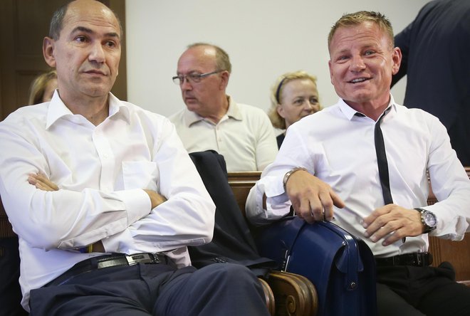 Janez Janša in Franci Matoz med obravnavo na Okrožnem sodišču. FOTO: Jure Eržen/Delo
