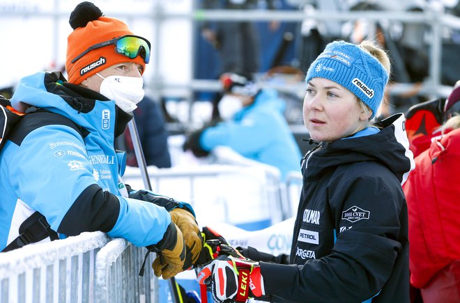 Meta Hrovat in trener Livio Magoni na veleslalomu za Zlato lisico januarja v Kranjski Gori. FOTO: Matej Družnik/Delo
