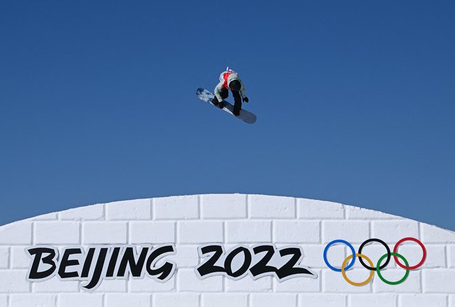 Deskarka Urška Pribošič je svoj prvi nastop na olimpijskih igrah končal v kvalifikacijah v snežnem parku. FOTO: Dylan Martinez/Reuters
