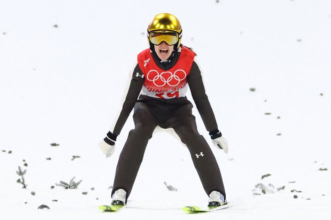 Urša Bogataj si je priskakala zlato olimpijsko kolajno. FOTO: Hannah Mckay/Reuters
