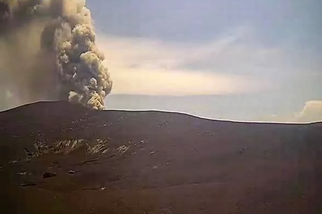 Nov izbruh&nbsp;vulkana Anak Krakatau. FOTO: AFP
