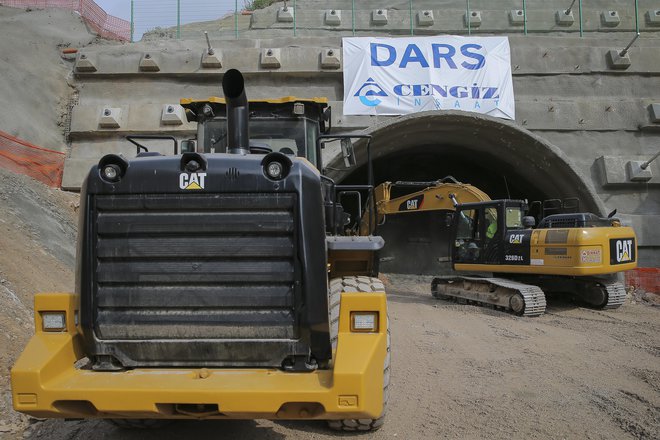 Izkop na slovenski strani se je začel več kot dve leti in pol po tistem, ko je Dars z razpisom začel iskati izvajalca del. FOTO: Jože Suhadolnik/Delo
