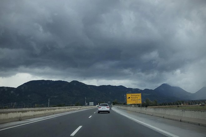 Turški voznik je na določenih odsekih vozil s povprečno hitrostjo več kot 200 kilometrov na uro. Fotografija je simbolična. FOTO: Jure Eržen/Delo
