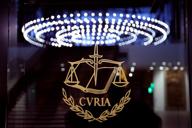 Evropsko sodišče lahko Sloveniji naloži plačilo pavšalne kazni zaradi nepravočasnega prenosa direktiv. FOTO: Francois Lenoir/Reuters
