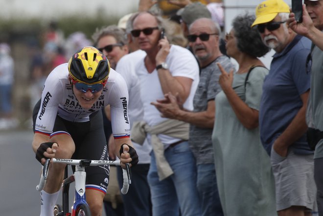 Matej Mohorič na poti do cilja. FOTO: Stephane Mahe/Reuters
