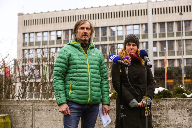 Urša Zgojznik in Uroš Macerl bosta po današnjem kongresu tudi uradno predsednika Vesne. FOTO: Črt Piksi/Delo
