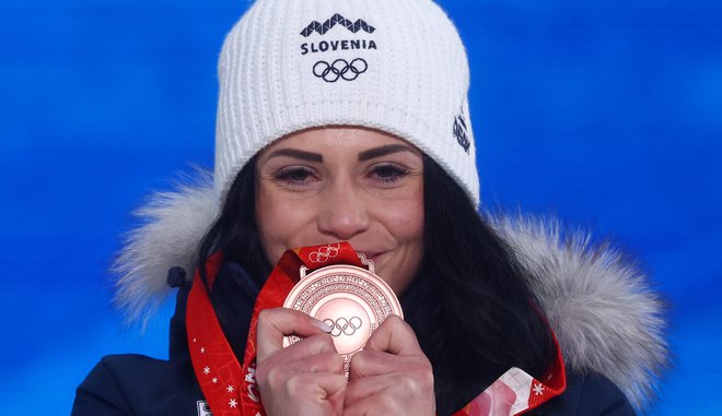 Gloria Kotnik je prejela zasluženo bronasto kolajno. FOTO: Kai Pfaffenbach/Reuters
