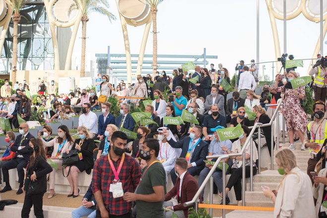 Slovenski paviljon, ki obiskovalce vabi z leseno streho, zeleno steno in vodo, bo ostal v Dubaju tudi po koncu Expa. FOTO: Patrik Vasl
