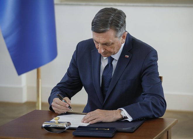 Šele v primeru, da po volitvah ne bo izkazane nedvoumne podpore enemu izmed kandidatov, bo Pahor priložnost zaupal predsedniku stranke, ki bo relativna zmagovalka volitev. V tem kontekstu se mu zdi pomembno vprašanje, ali na koalicijo posameznih strank v Kulu razume kot seštevek ali ne. FOTO: Jože Suhadolnik/Delo
