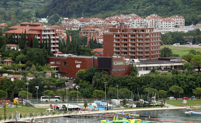 Po naših zanesljivih informacijah je Skupino Prva januarja obiskal posrednik in preverjal, ali bi jih zanimal nakup portoroškega resorta Metropol. FOTO: Blaž Samec
