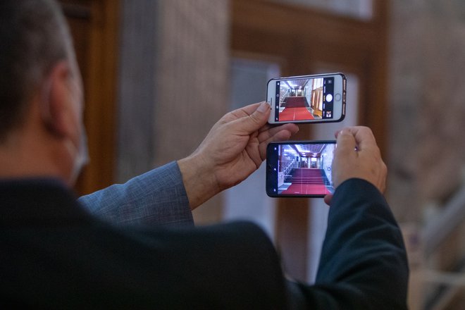 Predlagatelji zakona pišejo, da ta zasleduje strateške prioritete države, s tem ko se celostno ureja področje spodbujanja digitalne vključenosti prebivalstva. FOTO: Voranc Vogel/Delo
