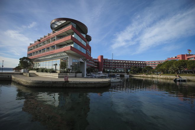 Država, kot kaže, za zdaj slovenskih hotelov ne bo prepustila madžarskemu kupcu. FOTO: Jože Suhadolnik
