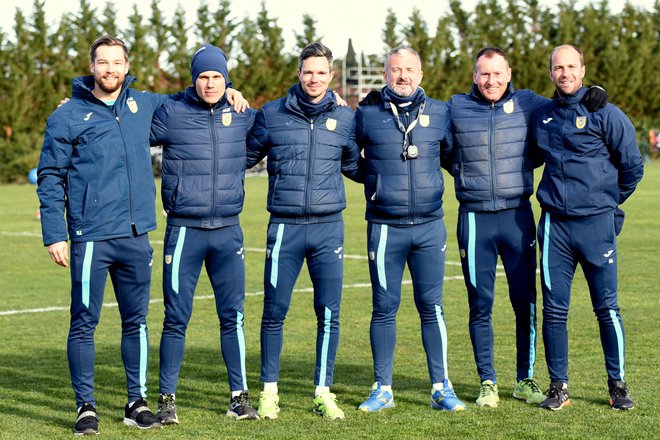 Rok Hanžič (desno) je še decembra vodil Radomlje, zdaj bo pomemben člen strokovnega štaba Dejana Djuranovića. FOTO: Lado Vavpetič/NK Domžale
