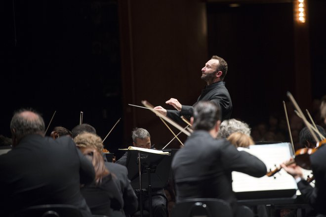 Maestro Kiril Petrenko že sedmo leto vodi Berlinske filharmonike. FOTO: Monika Rittershaus
