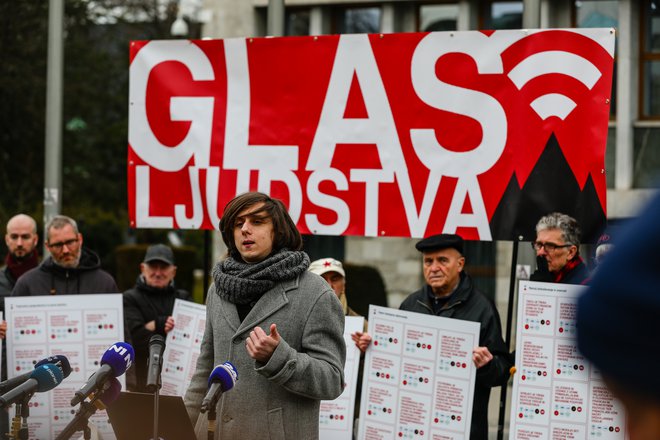 Do 138 zahtev za izboljšanje družbene, politične, ekonomske in okoljske situacije v državi, ki so jih oblikovali v pobudi Glas ljudstva, se je opredelilo deset strank. FOTO: Črt Piksi/Delo
