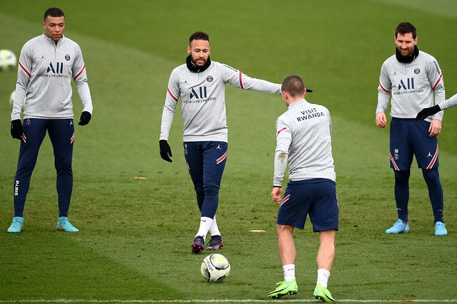 PSG premore močna orožja: takole so vadili na treningu (z leve) velemojstri Kylian Mbappe, Neymar, Marco Verratti in Lionel Messi. FOTO: Franck Fife/AFP
