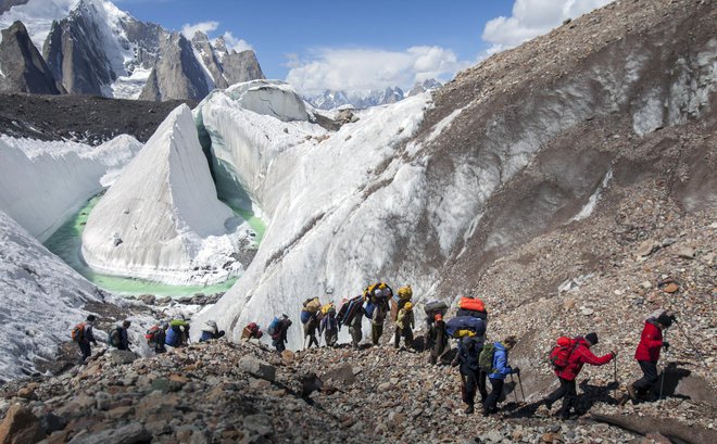 Odprava otrok alpinistov, ki so leta 1986 umrli na gori K2, je bila tudi za režiserko zelo čustvena. FOTO: David Kaszlikowski/Vertical Vision
