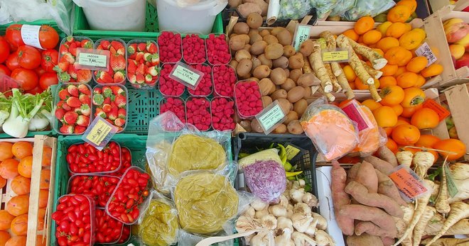 Smiselno je uživati živila, ki vsebujejo prebiotike, ti so hrana za naše črevesne bakterije.&nbsp; FOTO: Špela Ankele/Delo
