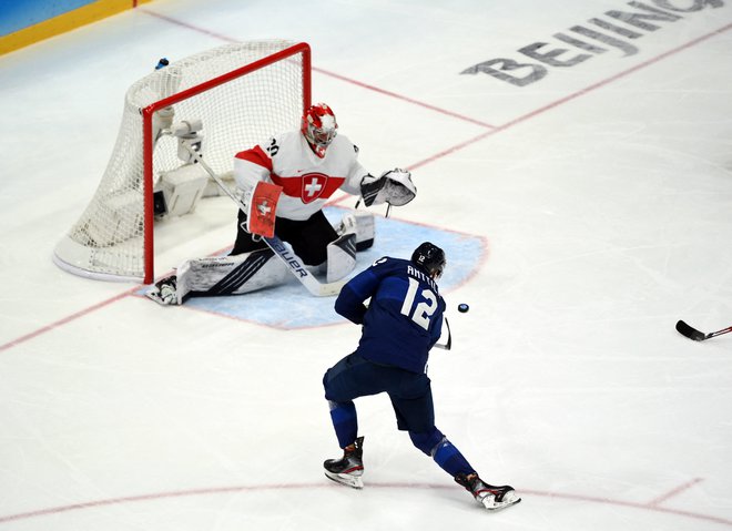 Finski orjak Marko Anttila je takole zadel za 3:0. FOTO: Annegret Hilse/Reuters
