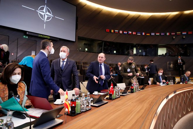 Matej Tonin na srečanju obrambnih ministrov članic Nata. FOTO: Johanna Geron/Reuters
