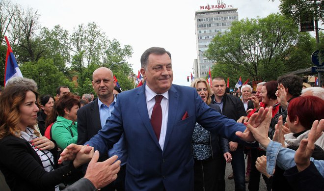 Milorad Dodik je ponovil, da ne bo odstopil od legalnih dejavnosti v obrambo Republike Srbske, podpornike sankcij pa obdolžil, da nimajo pojma, kaj se dogaja v BiH. Foto: Elvis Barukčić/AFP
