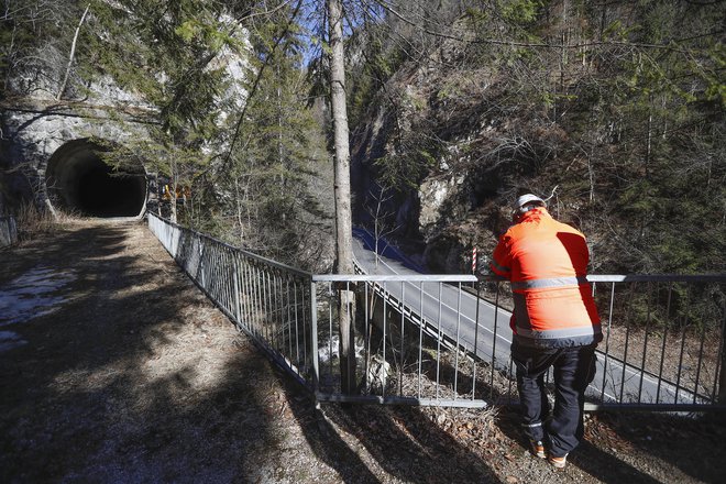 Kolesarska povezava med Velenjem in Mislinjo v dolžini 9,4 kilometra bo skoraj v celoti potekala po trasi opuščene železniške proge in bo vodila skozi štiri predore ter čez sedem premostitvenih objektov. FOTO: Leon Vidic/Delo
