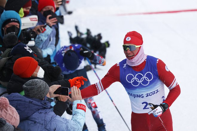 Aleksander Bolšunov je reprezentanci z obeležji Ruskega olimpijskega komiteja prinesel novo zlato kolajno. FOTO: Lindsey Wasson/Reuters
