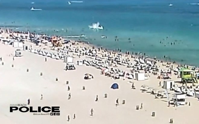 Nesreča se je zgodila v času, ko je bila plaža polna ljudi. FOTO: Miami Beach Police via Reuters
