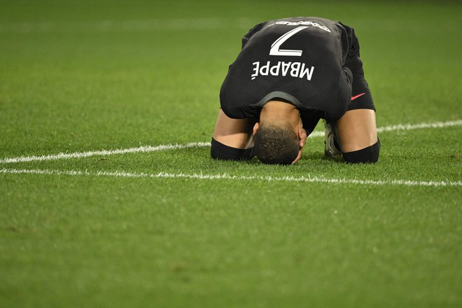 Zvezdniški napad Parižanov s Kylianom Mbappéjem (na fotografiji) na čelu je uspel le enkrat streti odličnega vratarja Albana Lafonta. FOTO: Loic Venance/AFP
