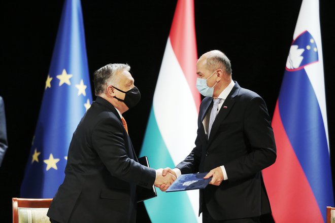 &raquo;Zdaj smo na isti politični valovni dolžini,&laquo; je na srečanju v Lendavi povedal madžarski premier Viktor Orbán. FOTO: Jože Suhadolnik/Delo
