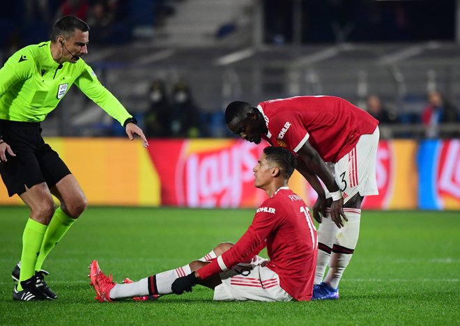 Slavko Vinčić, Cristiano Ronaldo in Eric Bailly med novemrbsko tekmo v ligi prvakov. FOTO: Alberto Lingria/Reuters
