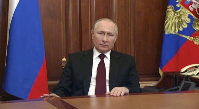 Putin med nagovorom ljudstva. Ni sicer še jasno, kdaj naj bi ruski vojaki krenili čez mejo. FOTO: Reuters Tv Via Reuters
