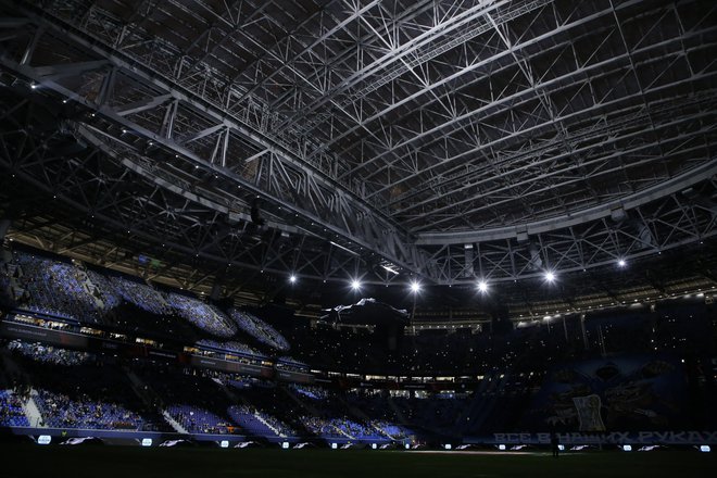Pogled na štadion Gazprom Arena, kjer sta se nedavno v šestnajstini finala evropske lige pomerila domači Zenit in seviljski Real Betis.&nbsp;FOTO: Anton Vaganov/Reuters
