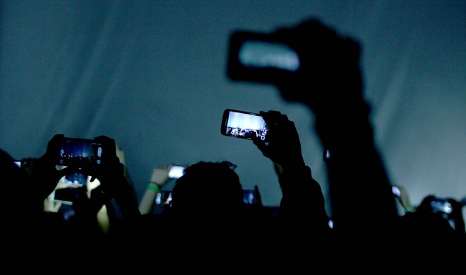 Čeprav je vsem znana nokijina melodija del skladbe španskega kitarista in skladatelja Francisca Tárrege, na koncert ali v gledališke dvorane zagotovo ne sodi - če seveda prihaja iz telefona. FOTO: Roman Šipić
