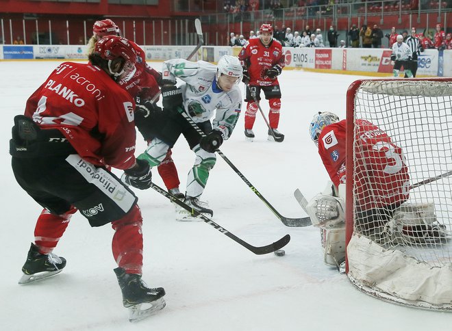 Tokrat v finalu DP ne bomo spremljali večnega slovenskega derbija. FOTO: Jože Suhadolnik/Delo
