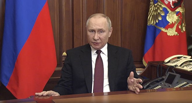 Ruski predsednik Vladimir Putin groizi vsem, ki bi se vmešavali v njegov vojaški obračun z Ukrajino. Foto Handout/Afp
