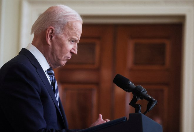 Ameriški predsednik Joe Biden med napovedovanjem sankcij proti Rusiji Foto Leah Millis/Reuters
