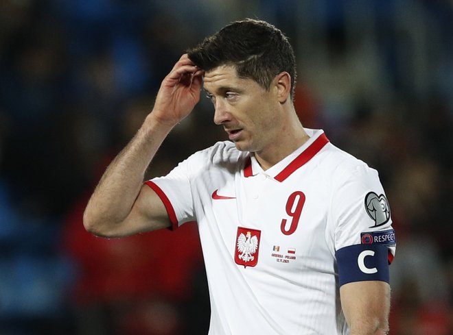 Prvi zvezdnik poljske reprezentance je napadalec Bayerna Robert Lewandowski. FOTO: Albert Gea/Reuters
